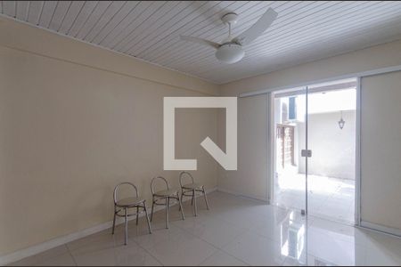 Casa à venda com 249m², 3 quartos e 8 vagas Casa à venda com 249m², 3 quartos e 8 vagasQuarto - Externo