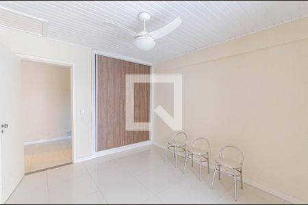 Casa à venda com 249m², 3 quartos e 8 vagas Casa à venda com 249m², 3 quartos e 8 vagasQuarto - Externo