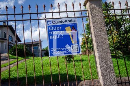 Casa à venda com 249m², 3 quartos e 8 vagas Casa à venda com 249m², 3 quartos e 8 vagasFachada