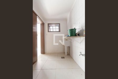 Casa à venda com 249m², 3 quartos e 8 vagas Casa à venda com 249m², 3 quartos e 8 vagasÁrea de Serviço
