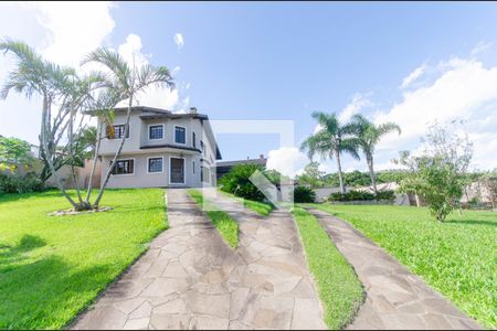 Casa à venda com 249m², 3 quartos e 8 vagas Casa à venda com 249m², 3 quartos e 8 vagasFachada