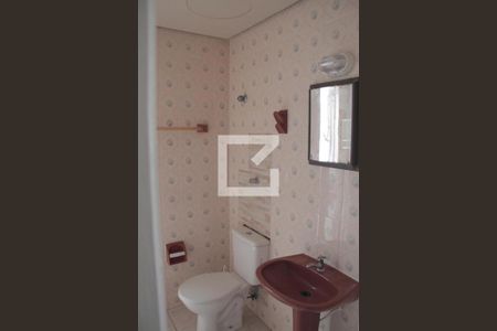 Banheiro de kitnet/studio para alugar com 1 quarto, 26m² em Glória, Porto Alegre