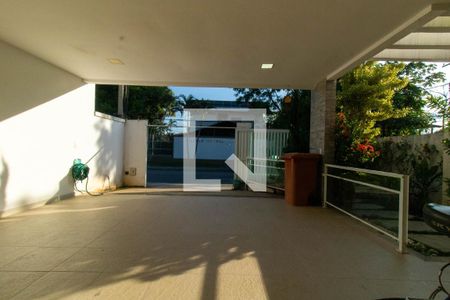Sala vista de casa à venda com 4 quartos, 214m² em Itaipu, Niterói