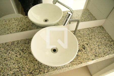 Banheiro de apartamento para alugar com 1 quarto, 27m² em Granja Viana, Cotia
