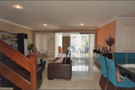 Sala de casa de condomínio para alugar com 5 quartos, 250m² em Recreio dos Bandeirantes, Rio de Janeiro