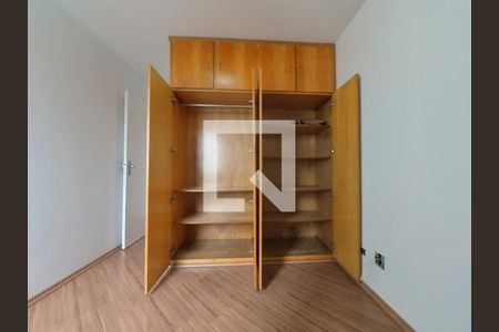 Quarto 1 - Armário de apartamento para alugar com 2 quartos, 50m² em Jardim Regina, São Paulo