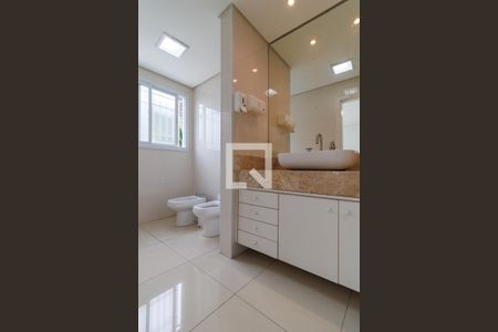 Casa à venda com 2000m², 4 quartos e 5 vagas Casa à venda com 2000m², 4 quartos e 5 vagasBanheiro da Suíte 2