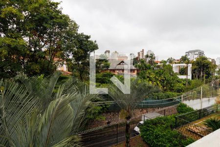 Casa à venda com 2000m², 4 quartos e 5 vagas Casa à venda com 2000m², 4 quartos e 5 vagasVista da Suíte 1