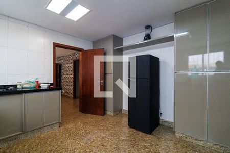Casa à venda com 2000m², 4 quartos e 5 vagas Casa à venda com 2000m², 4 quartos e 5 vagasCozinha