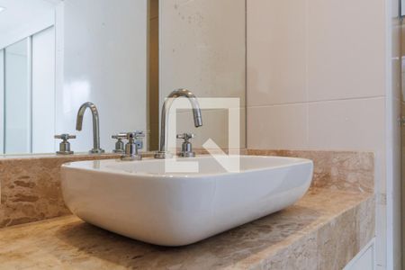 Casa à venda com 2000m², 4 quartos e 5 vagas Casa à venda com 2000m², 4 quartos e 5 vagasBanheiro da Suíte 2