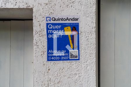 Casa à venda com 2000m², 4 quartos e 5 vagas Casa à venda com 2000m², 4 quartos e 5 vagasFachada