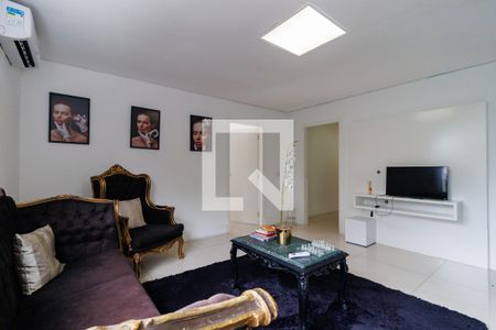 Casa à venda com 2000m², 4 quartos e 5 vagas Casa à venda com 2000m², 4 quartos e 5 vagasSala Intima