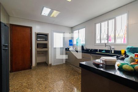 Casa à venda com 2000m², 4 quartos e 5 vagas Casa à venda com 2000m², 4 quartos e 5 vagasCozinha