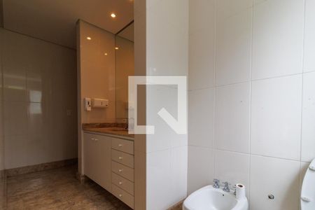 Casa à venda com 2000m², 4 quartos e 5 vagas Casa à venda com 2000m², 4 quartos e 5 vagasBanheiro da Suíte 4