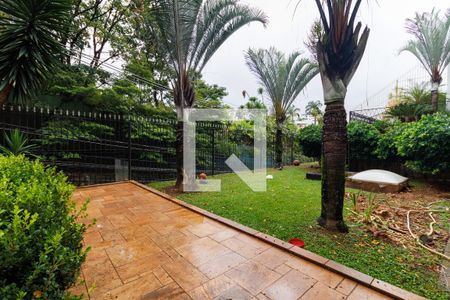 Casa à venda com 2000m², 4 quartos e 5 vagas Casa à venda com 2000m², 4 quartos e 5 vagasÁrea externa