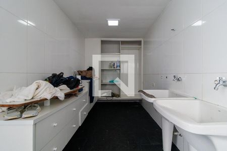 Casa à venda com 2000m², 4 quartos e 5 vagas Casa à venda com 2000m², 4 quartos e 5 vagasÁrea de Serviço