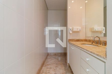 Casa à venda com 2000m², 4 quartos e 5 vagas Casa à venda com 2000m², 4 quartos e 5 vagasBanheiro da Suíte 4