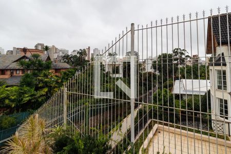 Casa à venda com 2000m², 4 quartos e 5 vagas Casa à venda com 2000m², 4 quartos e 5 vagasVista da Suíte 2