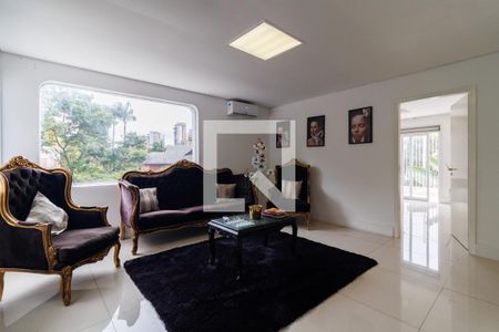 Casa à venda com 2000m², 4 quartos e 5 vagas Casa à venda com 2000m², 4 quartos e 5 vagasSala Intima