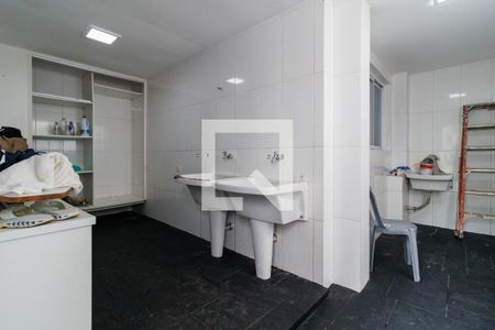 Casa à venda com 2000m², 4 quartos e 5 vagas Casa à venda com 2000m², 4 quartos e 5 vagasÁrea de Serviço