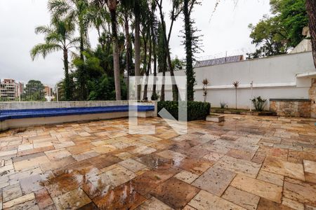 Casa à venda com 2000m², 4 quartos e 5 vagas Casa à venda com 2000m², 4 quartos e 5 vagasÁrea externa