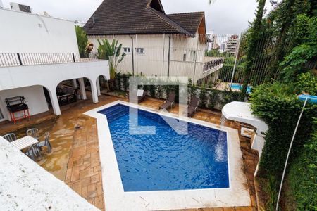 Casa à venda com 2000m², 4 quartos e 5 vagas Casa à venda com 2000m², 4 quartos e 5 vagasÁrea externa