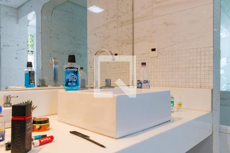 Casa à venda com 2000m², 4 quartos e 5 vagas Casa à venda com 2000m², 4 quartos e 5 vagasBanheiro da Suíte 1