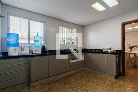 Casa à venda com 2000m², 4 quartos e 5 vagas Casa à venda com 2000m², 4 quartos e 5 vagasCozinha