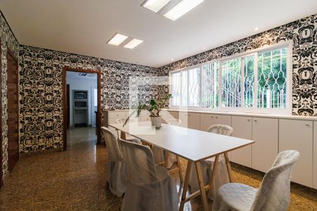 Casa à venda com 2000m², 4 quartos e 5 vagas Casa à venda com 2000m², 4 quartos e 5 vagasCopa