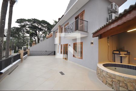 Quintal de casa para alugar com 3 quartos, 300m² em Vila Irmaos Arnoni, São Paulo
