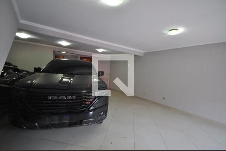 Garagem de casa para alugar com 3 quartos, 300m² em Vila Irmaos Arnoni, São Paulo