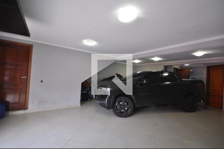 Garagem de casa para alugar com 3 quartos, 300m² em Vila Irmaos Arnoni, São Paulo