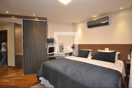 Suíte 1 de casa para alugar com 3 quartos, 300m² em Vila Irmaos Arnoni, São Paulo