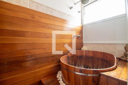 Apartamento à venda com 96m², 2 quartos e 2 vagasBanheiro da Suíte 1