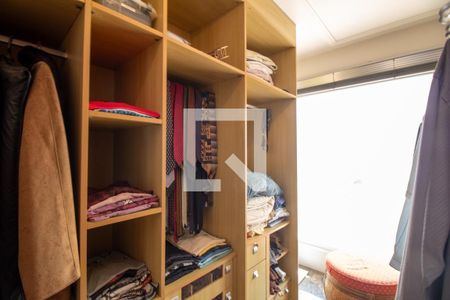 Apartamento à venda com 96m², 2 quartos e 2 vagasCloset da suíte 2