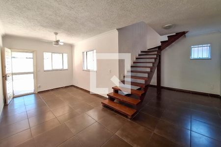 Sala de casa à venda com 6 quartos, 218m² em Piratininga, Niterói