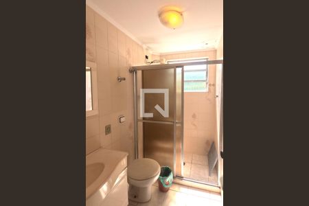 Banheiro de apartamento para alugar com 1 quarto, 64m² em José Menino, Santos