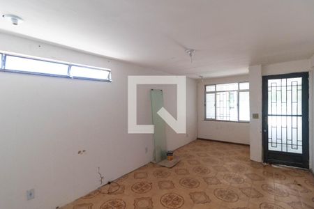 Casa à venda com 120m², 5 quartos e 3 vagas Casa à venda com 120m², 5 quartos e 3 vagasSala da casa 02