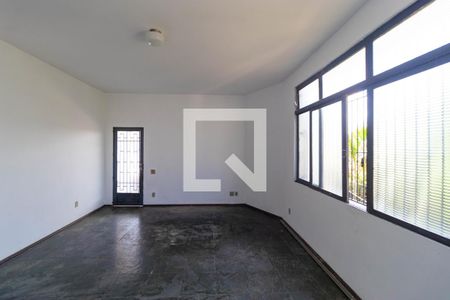 Salas de casa à venda com 5 quartos, 120m² em Parque São Quirino, Campinas