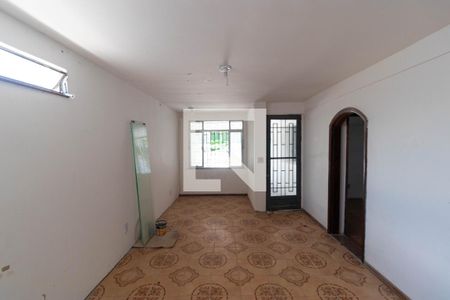 Casa à venda com 120m², 5 quartos e 3 vagas Casa à venda com 120m², 5 quartos e 3 vagasSala da casa 02