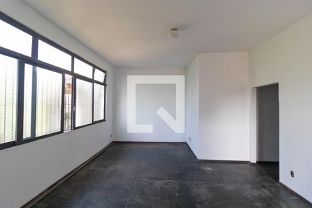 Salas de casa à venda com 5 quartos, 120m² em Parque São Quirino, Campinas