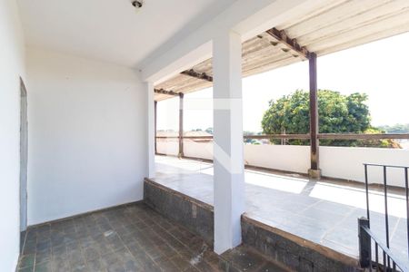 Casa à venda com 120m², 5 quartos e 3 vagas Casa à venda com 120m², 5 quartos e 3 vagasVaranda