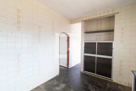 Casa à venda com 120m², 5 quartos e 3 vagas Casa à venda com 120m², 5 quartos e 3 vagasCozinha