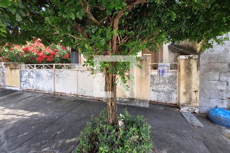 Casa para alugar com 160m², 4 quartos e 1 vaga Casa para alugar com 160m², 4 quartos e 1 vagaFachada