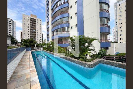 Apartamento para alugar com 144m², 3 quartos e 3 vagas Apartamento para alugar com 144m², 3 quartos e 3 vagasÁrea comum - Piscina