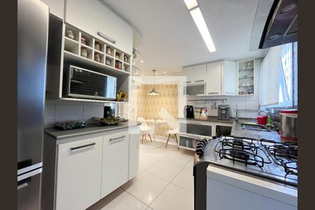 Apartamento para alugar com 144m², 3 quartos e 3 vagas Apartamento para alugar com 144m², 3 quartos e 3 vagasCozinha