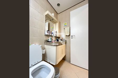 Apartamento para alugar com 144m², 3 quartos e 3 vagas Apartamento para alugar com 144m², 3 quartos e 3 vagasBanheiro da Suíte 1