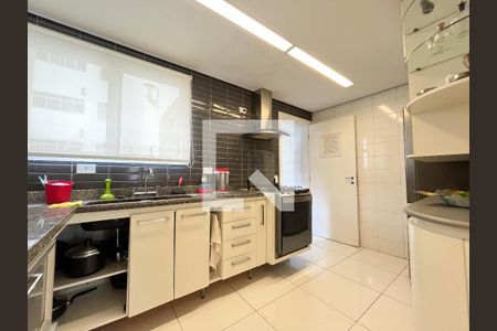 Apartamento para alugar com 144m², 3 quartos e 3 vagas Apartamento para alugar com 144m², 3 quartos e 3 vagasCozinha