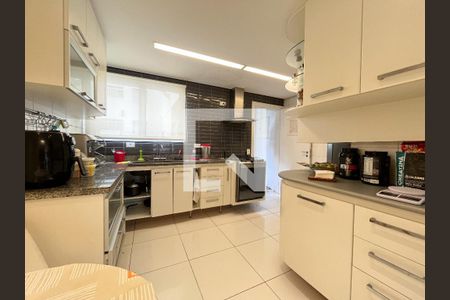 Apartamento para alugar com 144m², 3 quartos e 3 vagas Apartamento para alugar com 144m², 3 quartos e 3 vagasCozinha