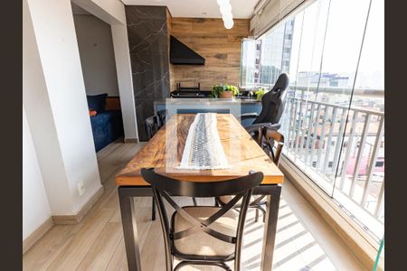 Apartamento à venda com 67m², 2 quartos e 1 vaga Apartamento à venda com 67m², 2 quartos e 1 vagaVaranda